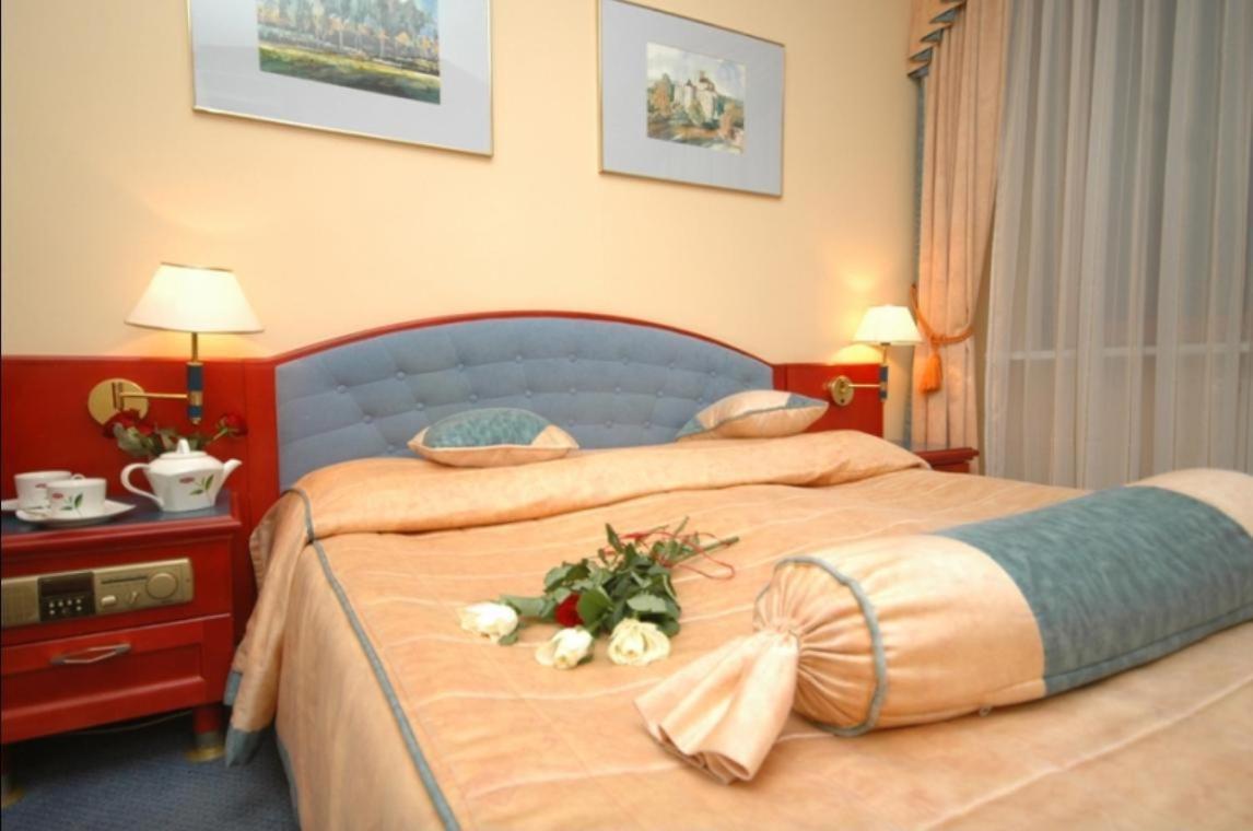 Hotel Kongresowy Kielce Kültér fotó