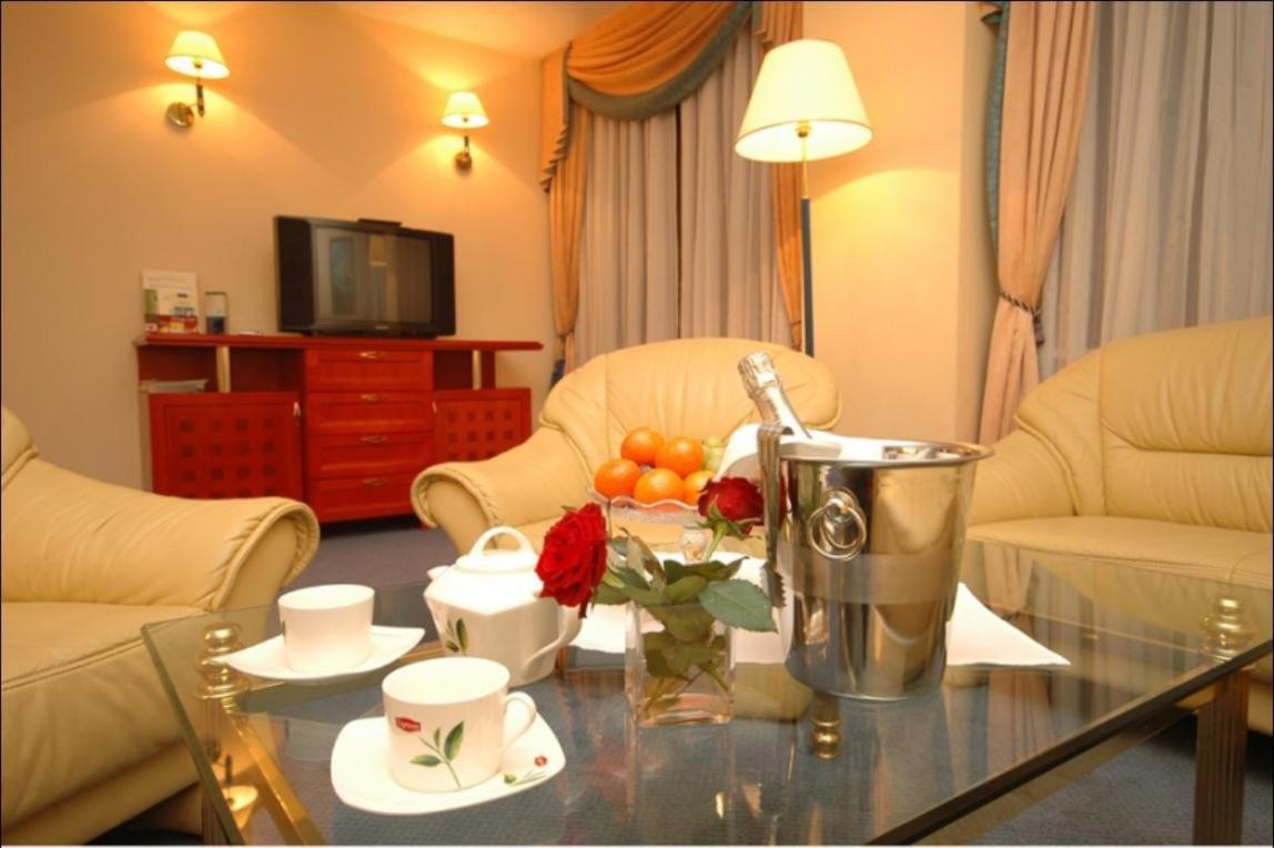 Hotel Kongresowy Kielce Kültér fotó